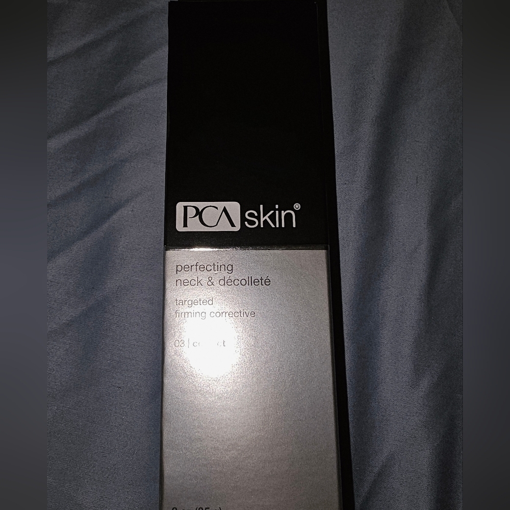 PCA Skin- Perfecting Neck & Décolleté Cream - Black and Silver